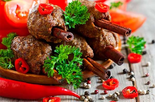 Fleeschrollen mat Gewierzer a Geméis ass e Beispill vun der richteger Ernärung
